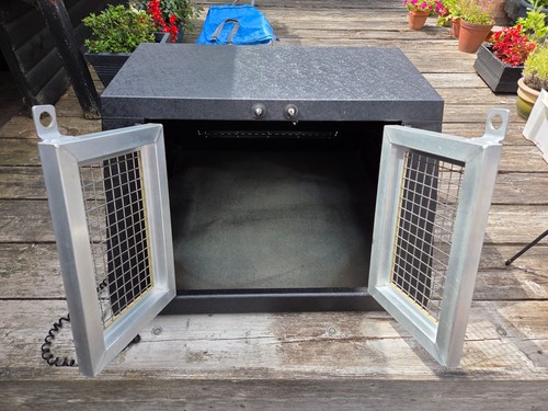 Cab dog transit box with - cab,